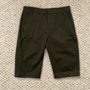 Vince Coin Pocket Bermuda Shorts In Tea Leaf